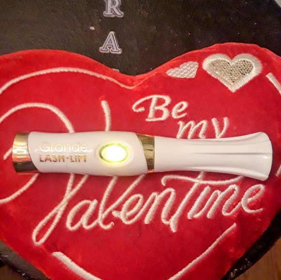 Heated eyelash curler usb charger - Picture 2 of 4